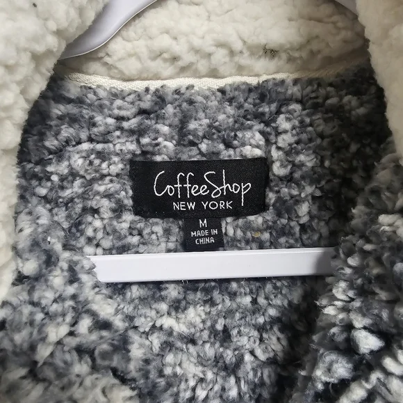 Coffee Shop New York Gray White Half Zip Faux Fur Fuzzy Soft Pullover w/ Pockets - Picture 4 of 5